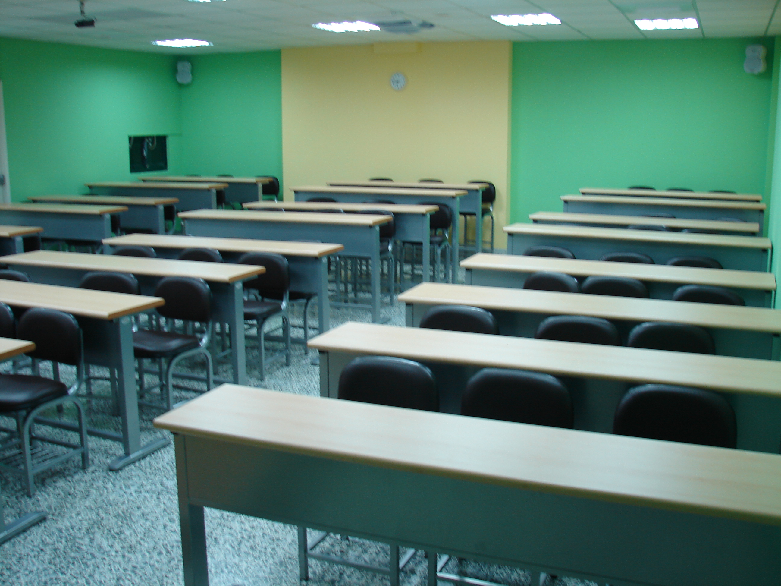 安全優質的學習環境（大教室）電子白板教學